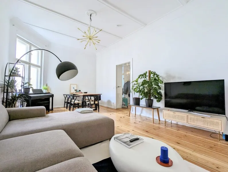 Stunning Furnished Charlottenburg Apartment with Walk-In Closet & Kitchen Island — photo 1
